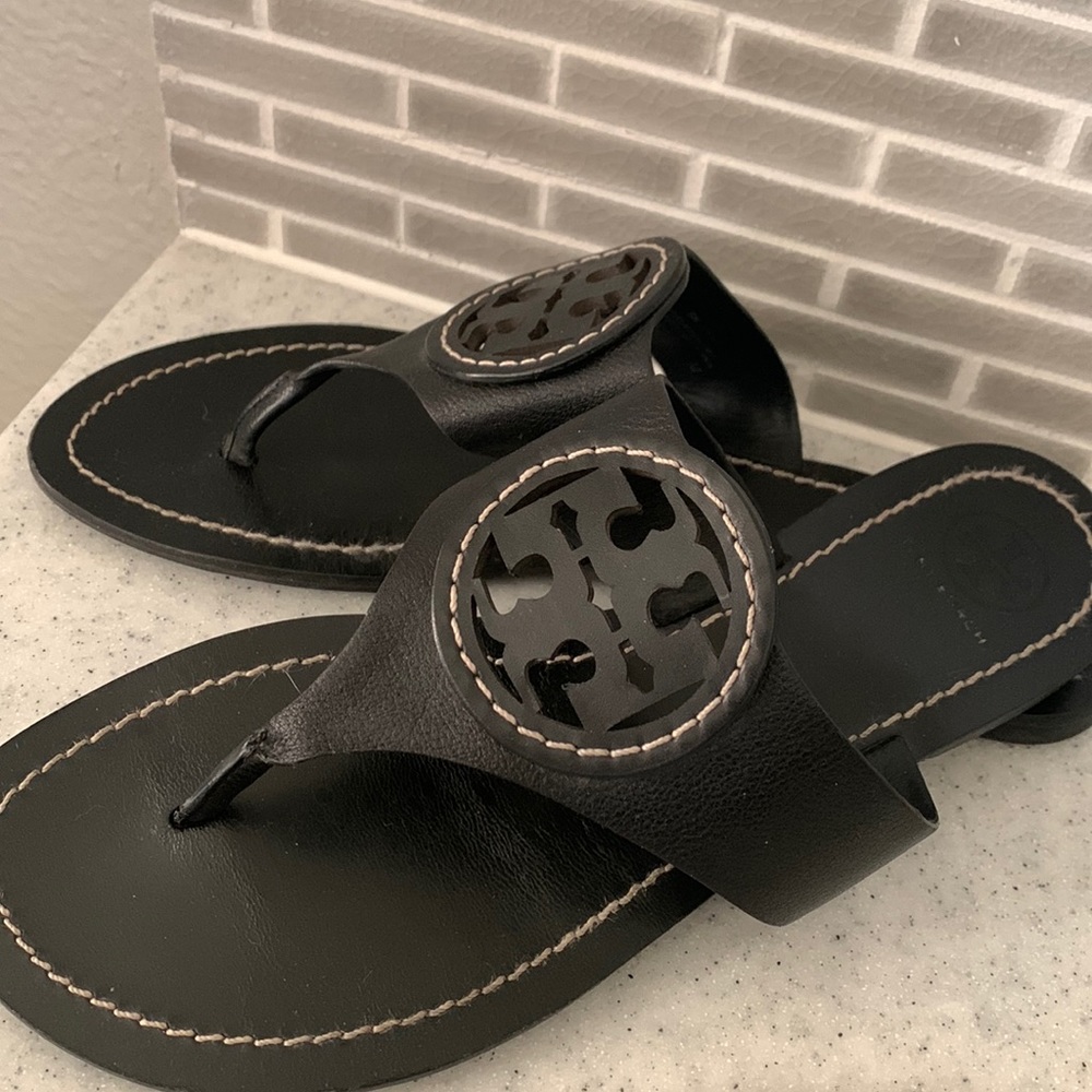 Tory Burch Louisa Black Leather Sandal Thong 7.5M Wide side strap EUC!